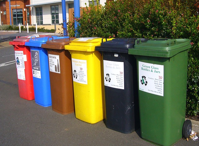 recycling-bins-373156_640